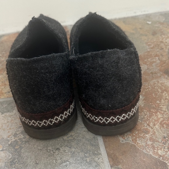 Ugg Refelt Cozy Black Shoes size 8 - Picture 3 of 6